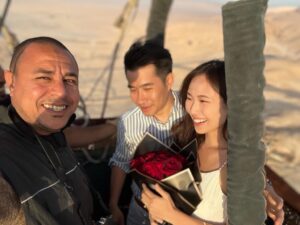 صيني يتقدم للزواج من حبيبته خلال رحلات البالون في سماء الأقصر 31 - جريدة المساء