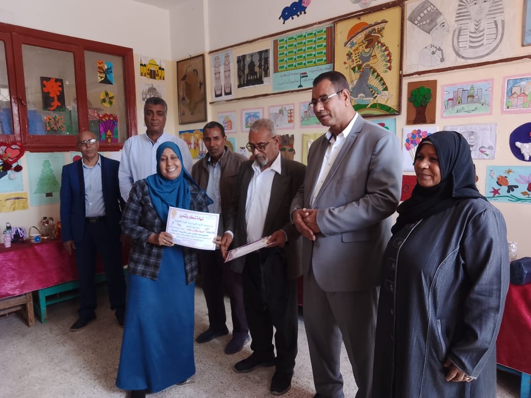 افتتاح المعرض الفني السنوي بمدرسة الشهيد حسن جلال .. بالقرنة 19 - جريدة المساء افتتاح المعرض الفني السنوي بمدرسة الشهيد حسن جلال .. بالقرنة 18 - جريدة المساء