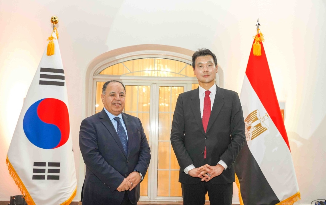  د محمد معيط والسفير هونج جين ووك يبحثان سبل تأمين المزيد من قصص نجاح المستثمرين الكوريين 15 - جريدة المساء