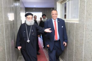 رئيس جامعة الأقصر يزور كنائس الطوائف المسيحية للتهنئة بعيد القيامة المجيد 29 - جريدة المساء