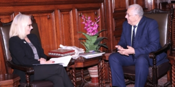 وزير الزراعة يبحث مع مدير الوكالة الأمريكية للتنمية التعاون بين الجانبين 2 - جريدة المساء وزير الزراعة يبحث مع مدير الوكالة الأمريكية للتنمية التعاون بين الجانبين 1 - جريدة المساء