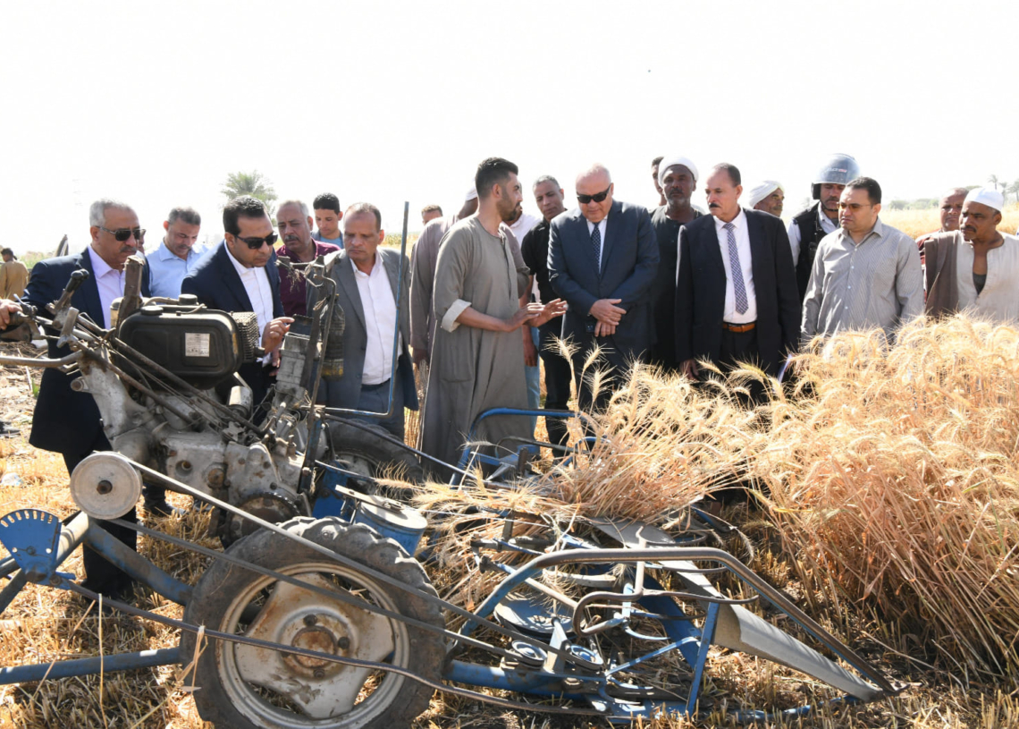 محافظ قنا يفتتح موسم حصاد القمح لموسم 2023 17 - جريدة المساء