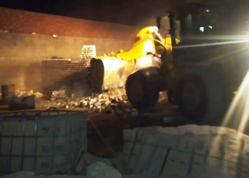 إزالة طواحين الذهب المخالفة بالمنطقة الصناعية بالعلاقى في اسوان 22 - جريدة المساء