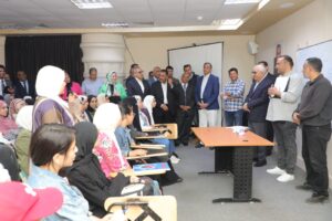 وزير التعليم فى حوار مع طلبة الشهادات بمطروح:مجموعات الدعم المدرسية هدفها تحسين مستوى الطلاب..والتخفيف عن أولياء الأمور 53 - جريدة المساء