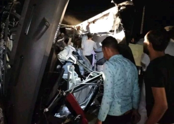 مصرع وإصابة ٤٠ مواطنا فى حادث تصادم شاحنتين بالوادى الجديد 33 - جريدة المساء
