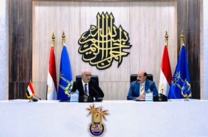 وزير التربية والتعليم يعقد اجتماعًا مع قيادات مديرية التعليم ومديرى الإدارات التعليمية بمحافظة أسوان 21 - جريدة المساء
