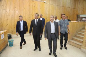 "شحات" يتفقد لجان الامتحانات .. بحقوق قنا 23 - جريدة المساء