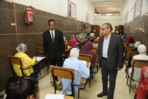 "شحات" يتفقد لجان الامتحانات .. بحقوق قنا 31 - جريدة المساء