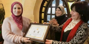 عصفور بيحلم بالجناح".. غيض من إبداعات الشاعره هدير عزت 2 - جريدة المساء عصفور بيحلم بالجناح".. غيض من إبداعات الشاعره هدير عزت 1 - جريدة المساء