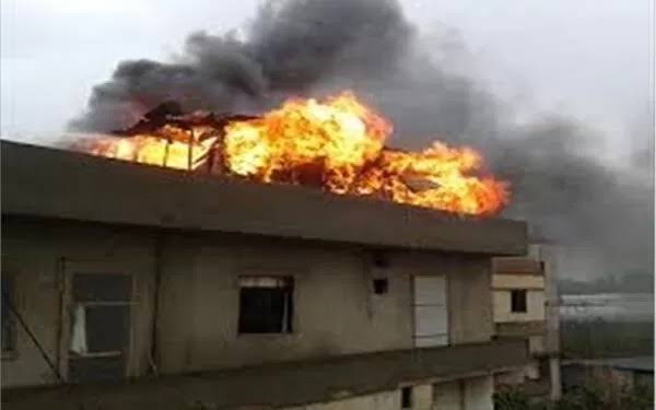 السيطرة على حريق أعلى منزلين في قنا 20 - جريدة المساء السيطرة على حريق أعلى منزلين في قنا 19 - جريدة المساء