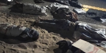 "التضامن": صرف 110 آلاف جنيه تعويضات لأسرة كل متوفى فى حادث تصادم طريق "الخارجة – أسيوط" 1 - جريدة المساء الصور الأولى لحادث الخارجة أسيوط