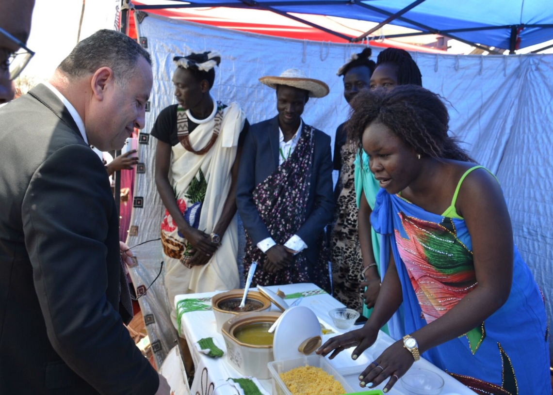 بحضور ١٦ جالية رئيس جامعة الإسكندرية يفتتح معرض التراث الثقافي للجاليات والطلاب الوافدين 16 - جريدة المساء بحضور ١٦ جالية رئيس جامعة الإسكندرية يفتتح معرض التراث الثقافي للجاليات والطلاب الوافدين 15 - جريدة المساء