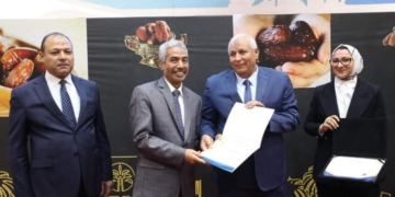 محافظ الوادي الجديد يُكرّم ابرز التنفيذين تفوقا حكوميا ودعما للمواطنين 2 - جريدة المساء محافظ الوادي الجديد يُكرّم ابرز التنفيذين تفوقا حكوميا ودعما للمواطنين 1 - جريدة المساء