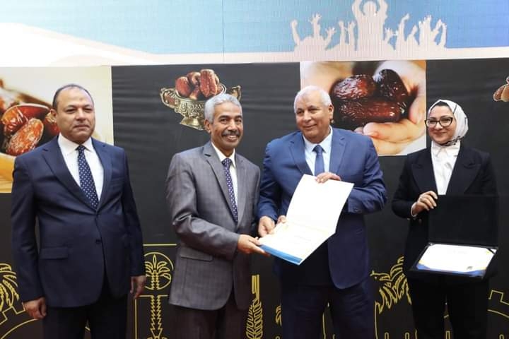 محافظ الوادي الجديد يُكرّم ابرز التنفيذين تفوقا حكوميا ودعما للمواطنين 19 - جريدة المساء محافظ الوادي الجديد يُكرّم ابرز التنفيذين تفوقا حكوميا ودعما للمواطنين 18 - جريدة المساء