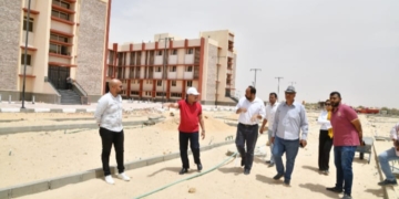 رئيس الجامعة يتفقد اعمال انشاء مركز بيانات جامعة الوادى الجديد بالكيلو 10 1 - جريدة المساء
