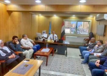 وكيل وزارة صحة وفريق الإدارة العامة لمكافحة العدوى بالوزارة يناقشون اجراءات مكافحة العدوى بمطروح 19 - جريدة المساء