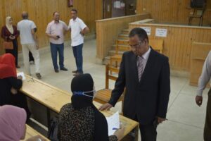 نائب رئيس جامعة جنوب الوادي يتفقد امتحانات كلية الحقوق 115 - جريدة المساء