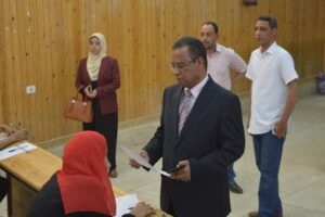نائب رئيس جامعة جنوب الوادي يتفقد امتحانات كلية الحقوق 117 - جريدة المساء