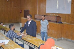 نائب رئيس جامعة جنوب الوادي يتفقد امتحانات كلية الحقوق 109 - جريدة المساء