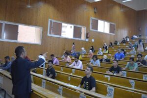 نائب رئيس جامعة جنوب الوادي يتفقد امتحانات كلية الحقوق 107 - جريدة المساء