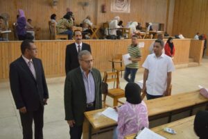 نائب رئيس جامعة جنوب الوادي يتفقد امتحانات كلية الحقوق 103 - جريدة المساء