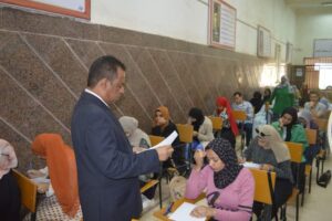 نائب رئيس جامعة جنوب الوادي يتفقد امتحانات كلية الحقوق 93 - جريدة المساء