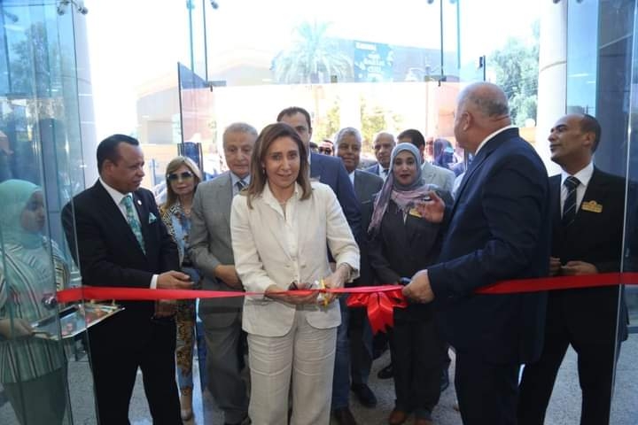 وزيرة الثقافة ومحافظ قنا يفتتحان "مكتبة مصر العامة" بقنا ضمن احتفالات ثورة الثلاثين من يونيو 19 - جريدة المساء
