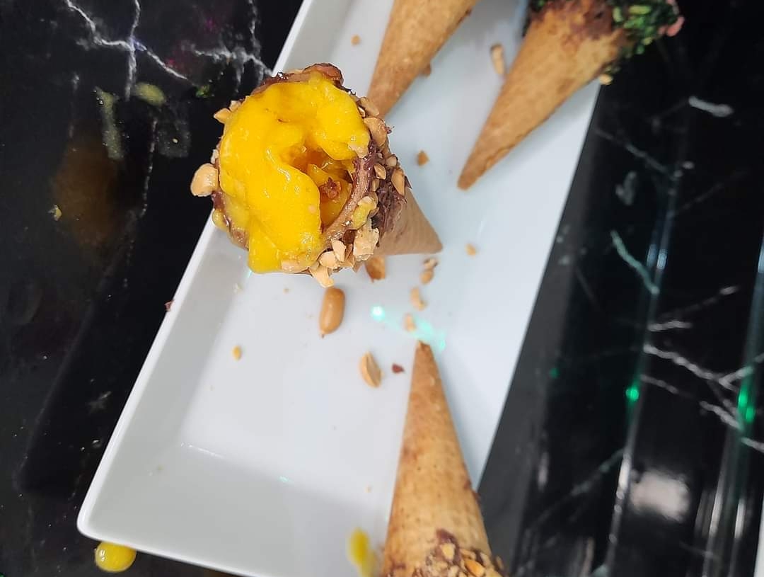 الشيف سهام الحشاش تقدم طريقة عمل الآيس كريم بالمانجو والفراولة.. بالفيديو 17 - جريدة المساء