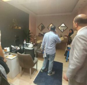 ضبط سيدة لانتحالها صفة طبيبة وإدارة مركز تجميل شهير في قنا 23 - جريدة المساء
