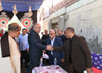 محافظ قنا يؤدى واجب العزاء في الكاتب الصحفي أحمد خلف الله 13 - جريدة المساء