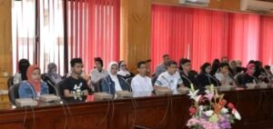 المحافظ يكرم الطالبة شهد مصطفى بمدرسة النور للمكفوفين أولي الاسماعيلية بالشهادة الإعدادية 49 - جريدة المساء