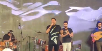 محمد حماقي ينير سماء التجمع الخامس بتوقيع طارق صبري 2 - جريدة المساء محمد حماقي ينير سماء التجمع الخامس بتوقيع طارق صبري 1 - جريدة المساء