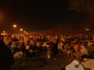 حجاج الجمعيات يواصلون رمي الجمرات ووزيرة التضامن تطمئن على جودة تقديم الخدمات 16 - جريدة المساء