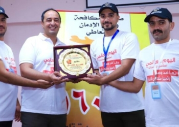 مدير الصندوق مع المتعافين من الإدمان