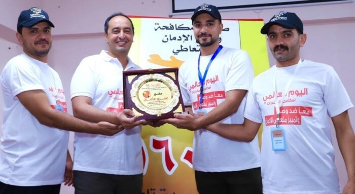 وزيرة التضامن: تشغيل قسم جديد لسحب السموم في مركز لمكافحة الإدمان بالمنيا 14 - جريدة المساء مدير الصندوق مع المتعافين من الإدمان