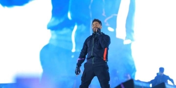 على ارتفاع ٤٠ متر... كواليس دخول تامر حسني حفل العلمين الجديدة 1 - جريدة المساء