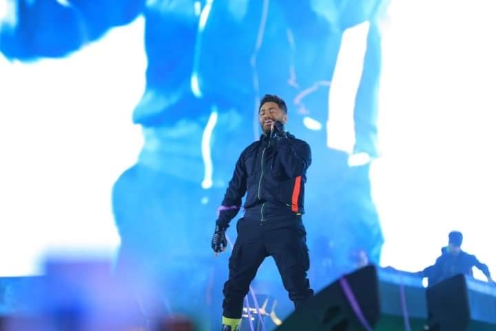 على ارتفاع ٤٠ متر... كواليس دخول تامر حسني حفل العلمين الجديدة 19 - جريدة المساء