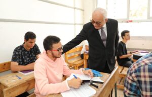  خلال تفقده لجان الثانوية العامة في الأسكندرية وزير التعليم يشددعلى منع دخول الطلاب إلى اللجان بأجهزة إلكترونية 41 - جريدة المساء