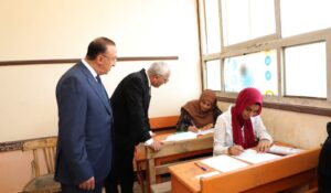   خلال تفقده لجان الثانوية العامة في الأسكندرية وزير التعليم يشددعلى منع دخول الطلاب إلى اللجان بأجهزة إلكترونية 39 - جريدة المساء