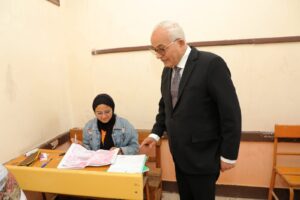   خلال تفقده لجان الثانوية العامة في الأسكندرية وزير التعليم يشددعلى منع دخول الطلاب إلى اللجان بأجهزة إلكترونية 35 - جريدة المساء