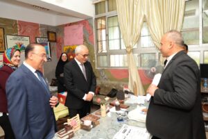   خلال تفقده لجان الثانوية العامة في الأسكندرية وزير التعليم يشددعلى منع دخول الطلاب إلى اللجان بأجهزة إلكترونية 29 - جريدة المساء