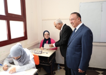   خلال تفقده لجان الثانوية العامة في الأسكندرية وزير التعليم يشددعلى منع دخول الطلاب إلى اللجان بأجهزة إلكترونية 30 - جريدة المساء