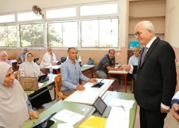 الدكتور رضا حجازي يطمئن على مدى الالتزام بالتعليمات الخاصة بأعمال الكنترولات ولجنة الإدارة والتصحيح والمراجعة 28 - جريدة المساء