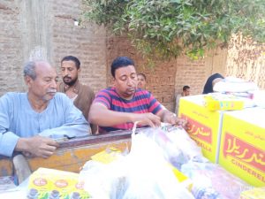 سيارات "الشعب الجمهورى" تصل قرية "الخرانقة" بقوص لتوفير السلع الغذائية بأسعار مخفضة 22 - جريدة المساء