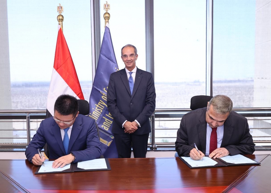 وزير الاتصالات يشهد توقيع مذكرة تفاهم مع هواوى لتكنولوجيا الذكاء الاصطناعى وتحسين مؤشرات مصر فى هذا المجال 20 - جريدة المساء وزير الاتصالات يشهد توقيع مذكرة تفاهم مع هواوى لتكنولوجيا الذكاء الاصطناعى وتحسين مؤشرات مصر فى هذا المجال 19 - جريدة المساء