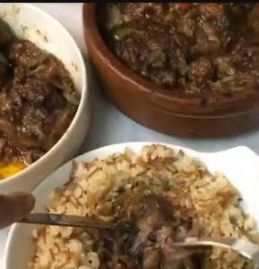 ألذ طاجن عكاوي بالبصل بطريقة سريعة.. فيديو 23 - جريدة المساء