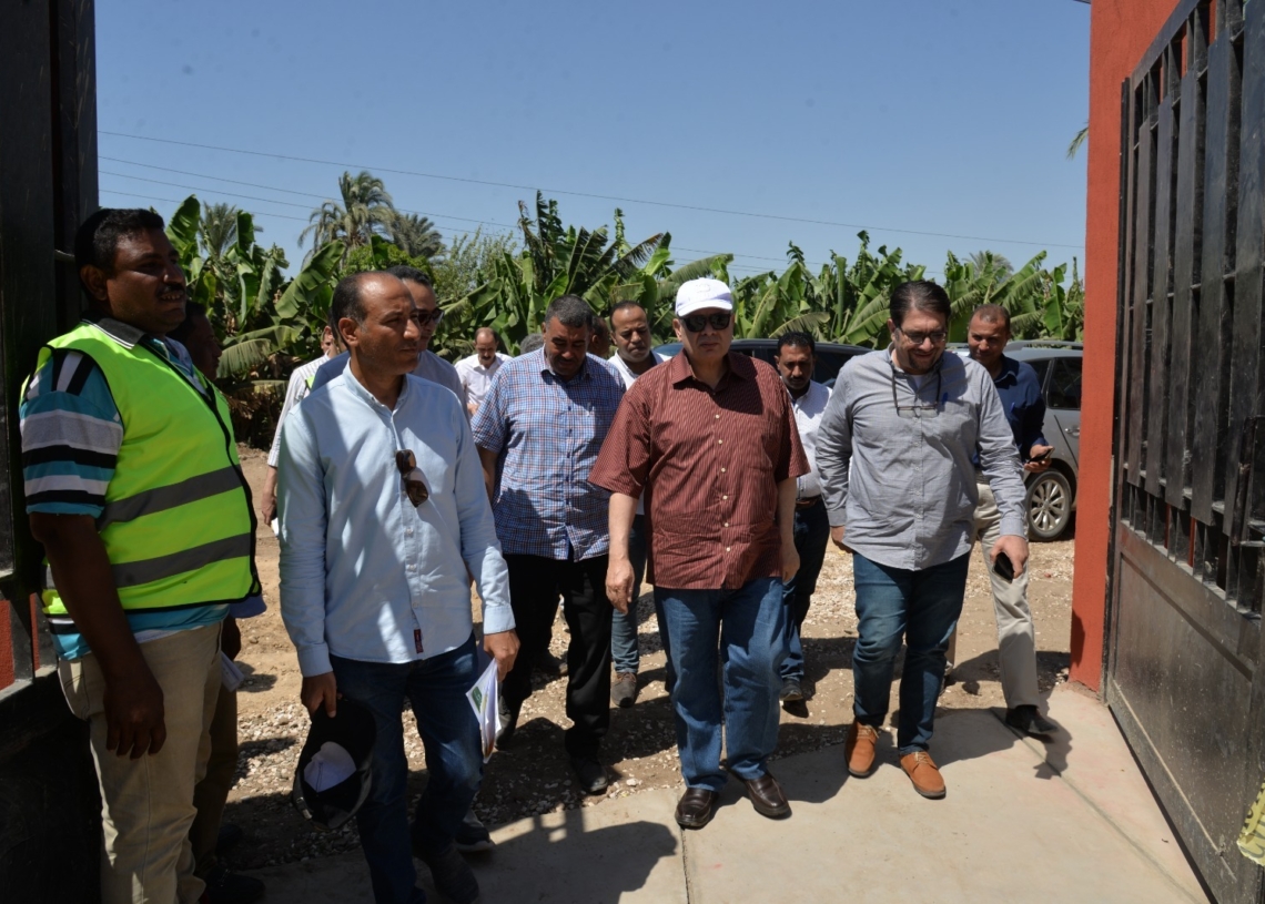 محافظ أسيوط يتفقد مشروع محطتى رفع صرف صحي .. والأهالي يستقبلونه بهتافات " تحيا ..مصر" 20 - جريدة المساء محافظ أسيوط يتفقد مشروع محطتى رفع صرف صحي .. والأهالي يستقبلونه بهتافات " تحيا ..مصر" 19 - جريدة المساء