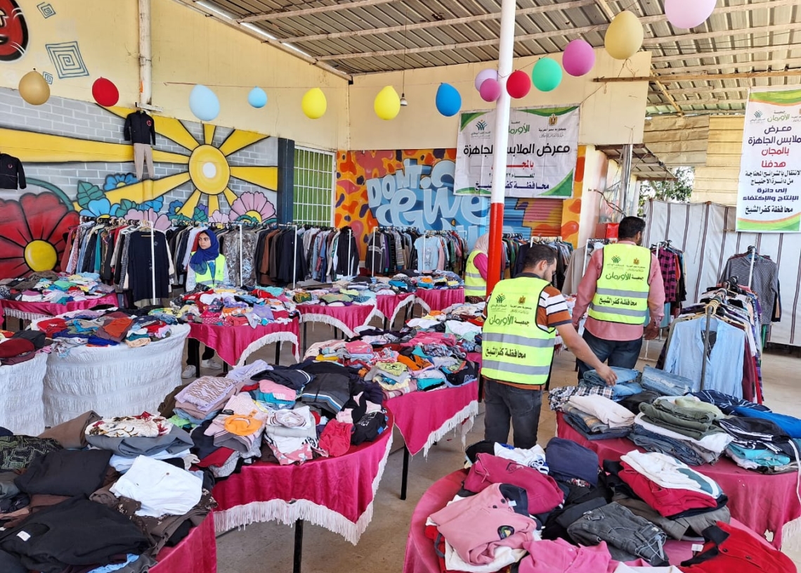تنظيم معرض لتوزيع الملابس الجديدة مجانا على الاسر الاولى بالرعاية بالرياض 19 - جريدة المساء