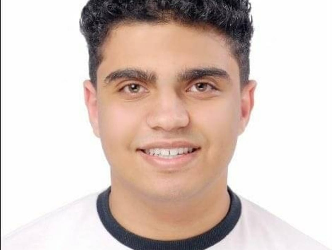 محافظ بورسعيد يهنىء الطالبين " أدهم الأول على مدرسة المتفوقين للعلوم والتكنولوجيا (ستيم) و"مروان العاشر على الثانوية العامة 19 - جريدة المساء