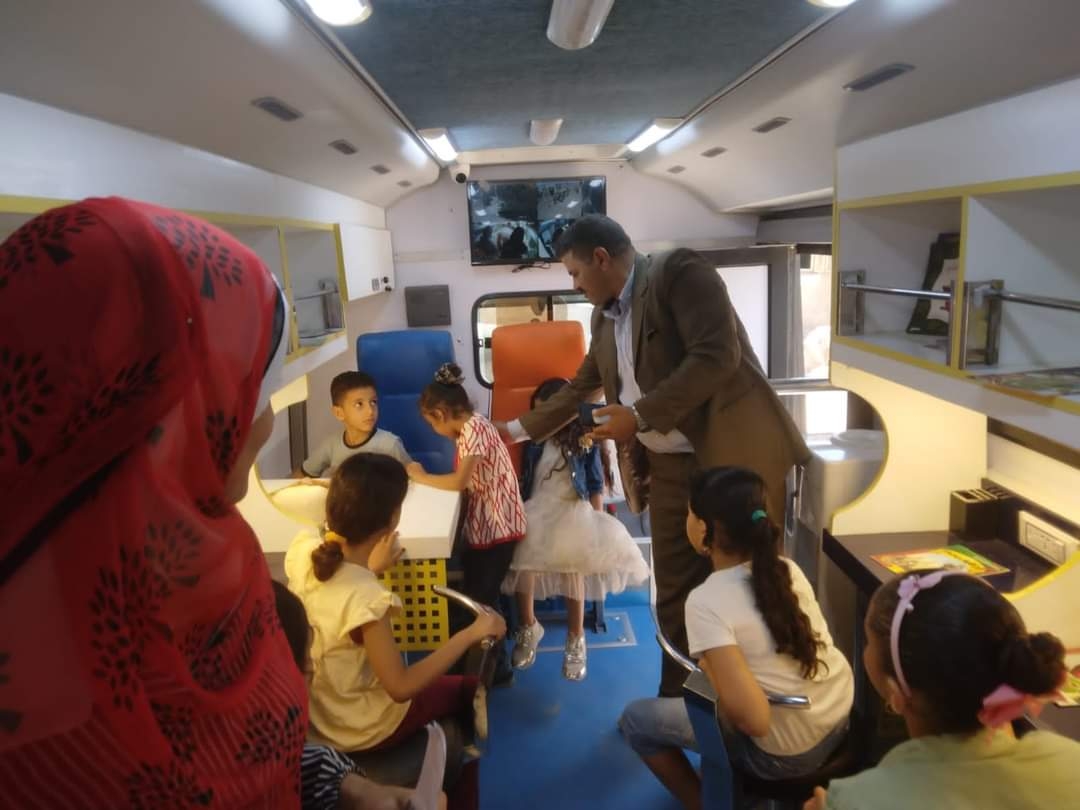 رئيس مركز ومدينة سمالوط يتابع أعمال المكتبة المتنقلة لتنفيذ فعاليتها بقرية بنى غنى 19 - جريدة المساء